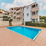 Apartmán Private Swimming Pool And Private Garden