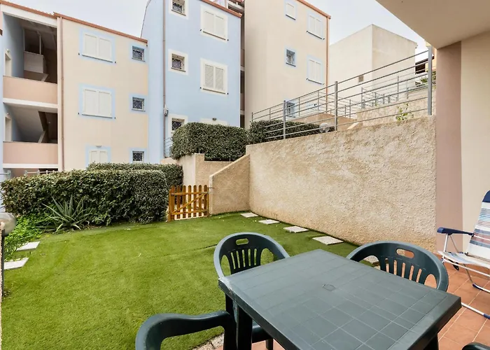 Private Swimming Pool And Private Garden *